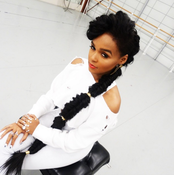 fonte: http://www.talkingtexture.com/what-to-wear-with-janelle-monaes-long-fishtail-braid/
